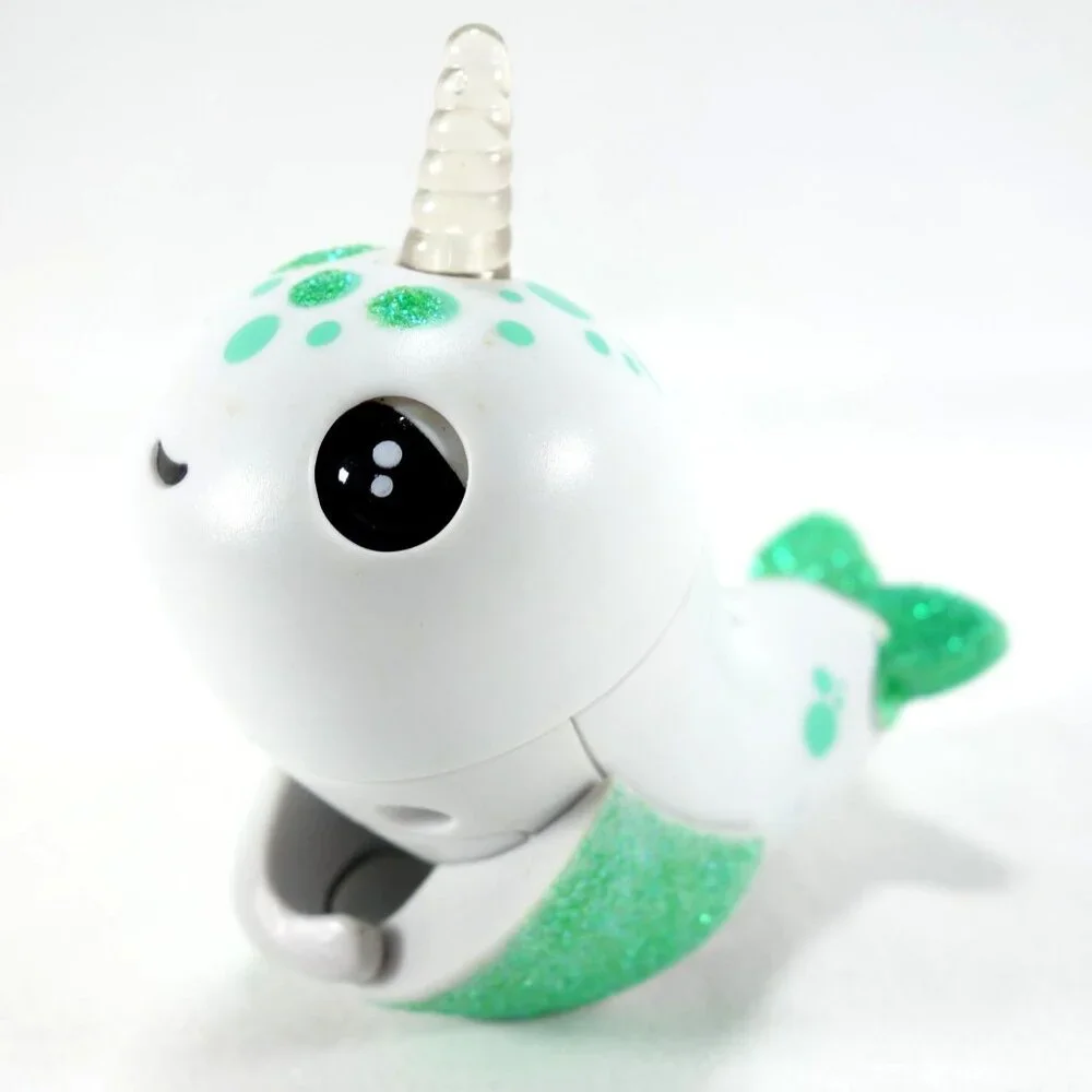 Wowwee 2018 Fingerling Glitter Narwhai Glow in‎ the Dark Raya Interactive Toy